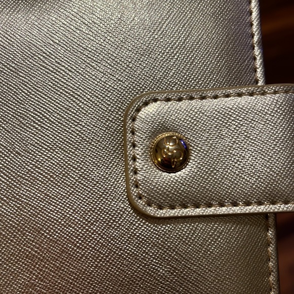 Lilly Pulitzer Gold Leatherette Agenda Folio - Picture 4 of 9